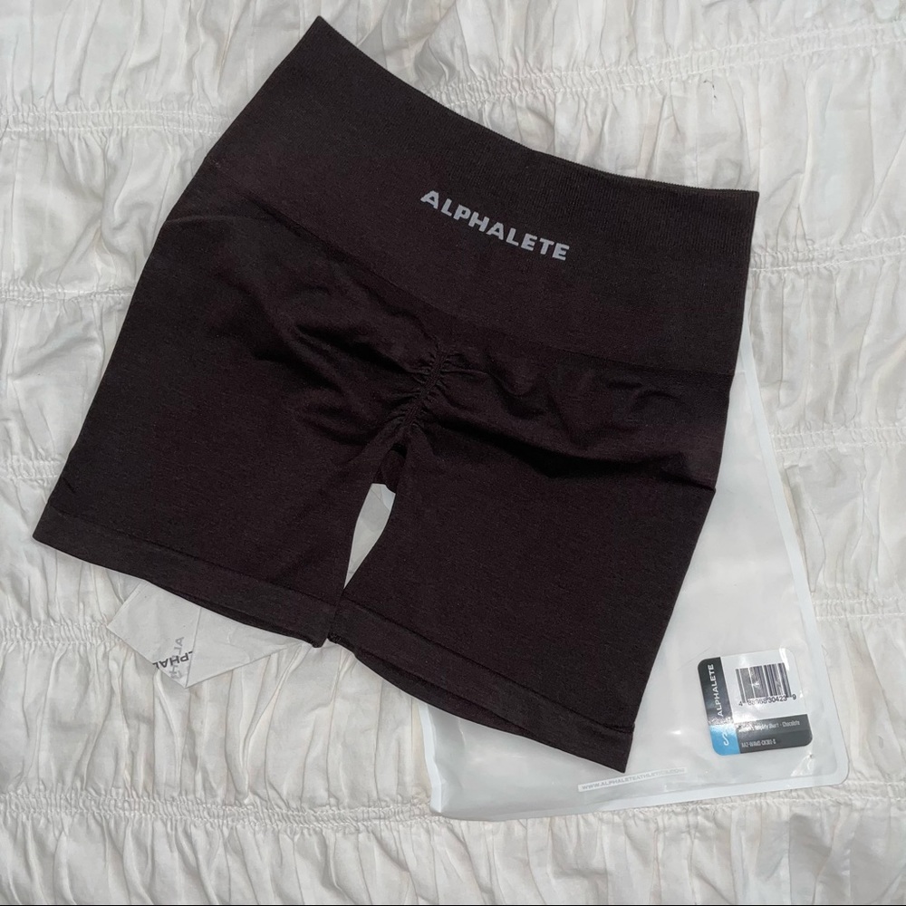 NEW Alphalete Amplify Shorts Chocolate 4.5 inches Size Small